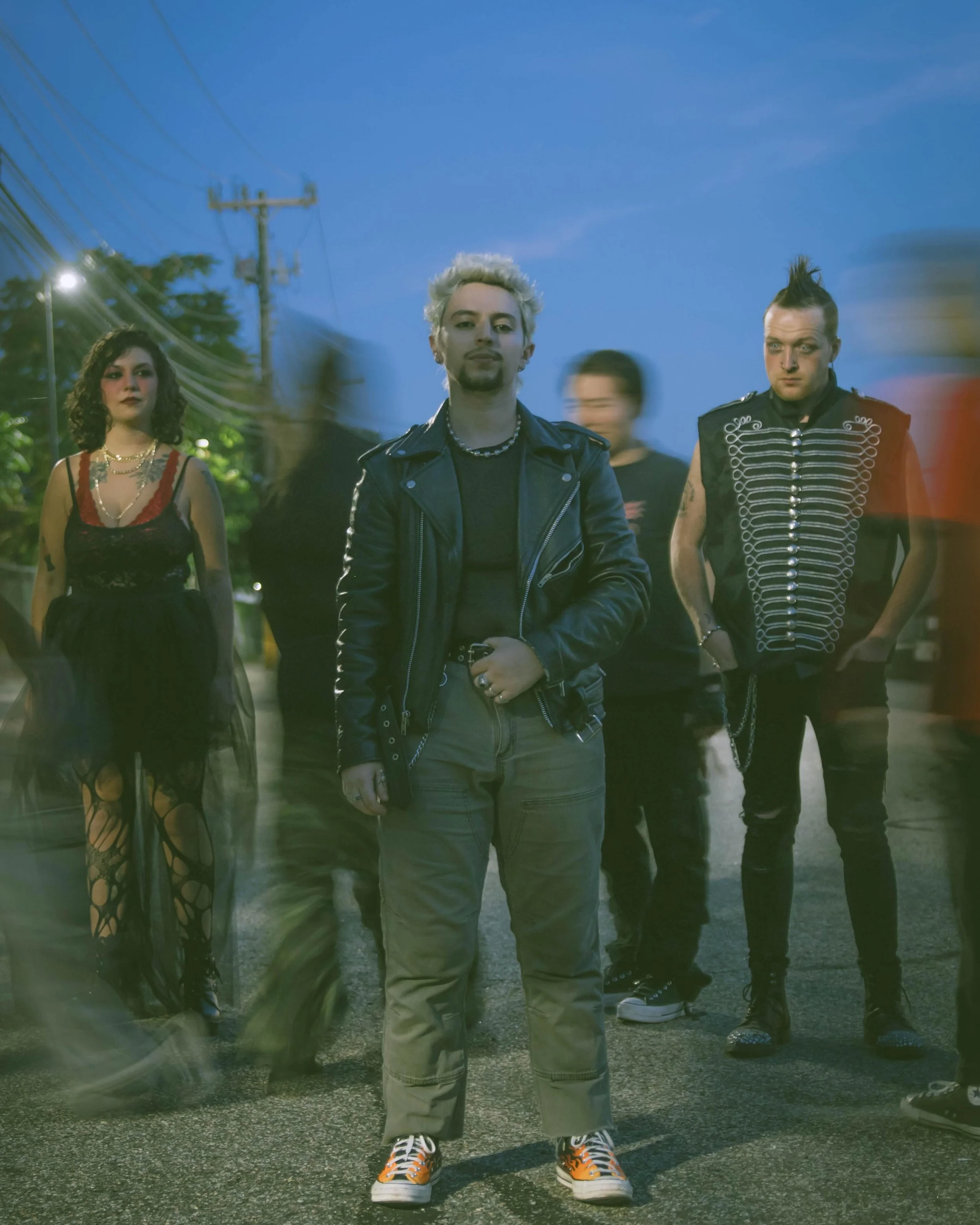 This is the dawning of #AMERICANIDIOT ! At the center of the earth, in the parking lot of CAP, some of our cast came together to pose for some preview photos! 

📸: @photosxbyem 

CAP.BookTix.com || (516) 694.3330 

#CAPSyosset #CAPIdiot #PreviewPhot