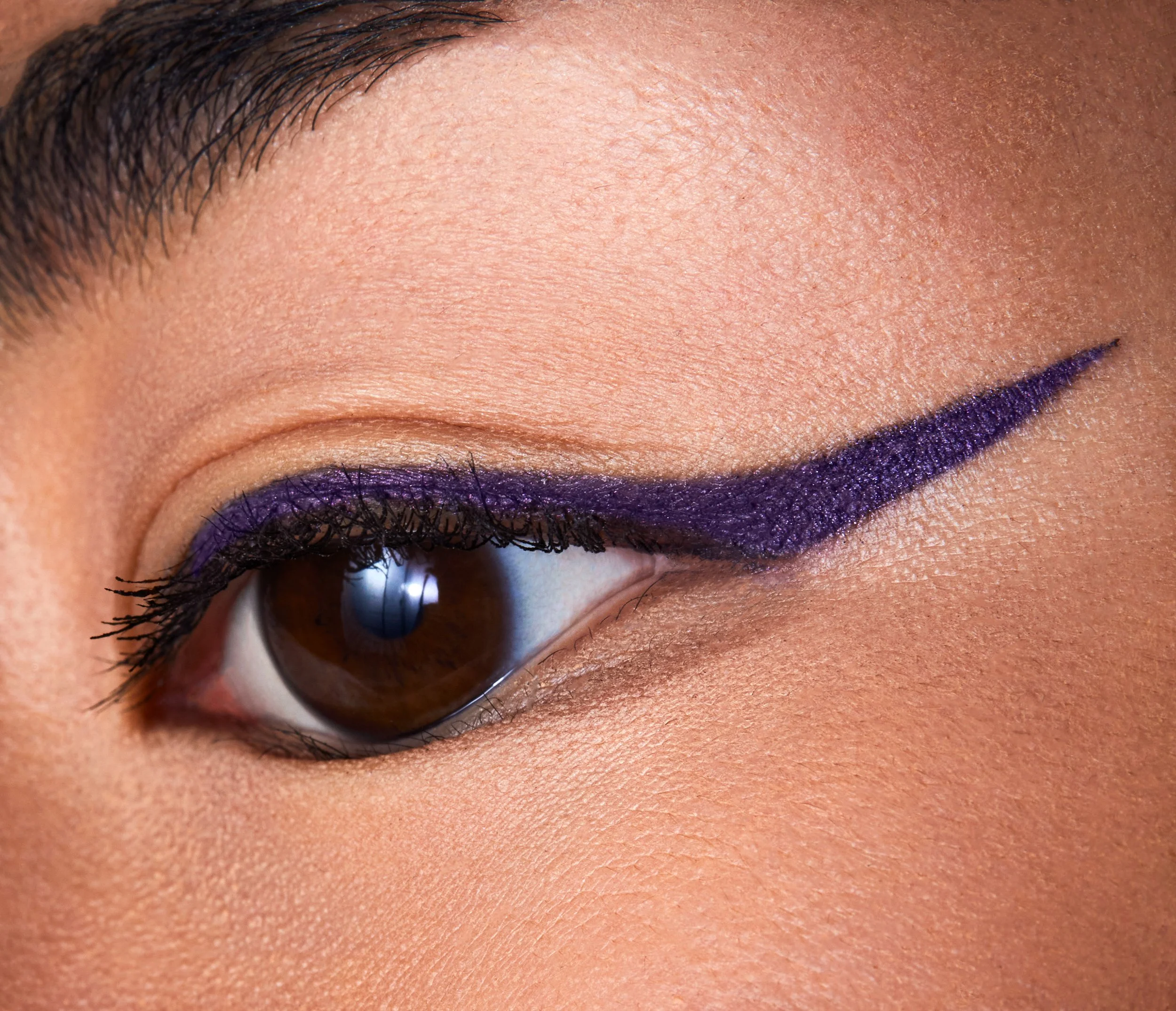 210611_134_MICHELLE_12HR_COLORFUL_CONTOUR_EYELINER_33_2352_v1.jpg