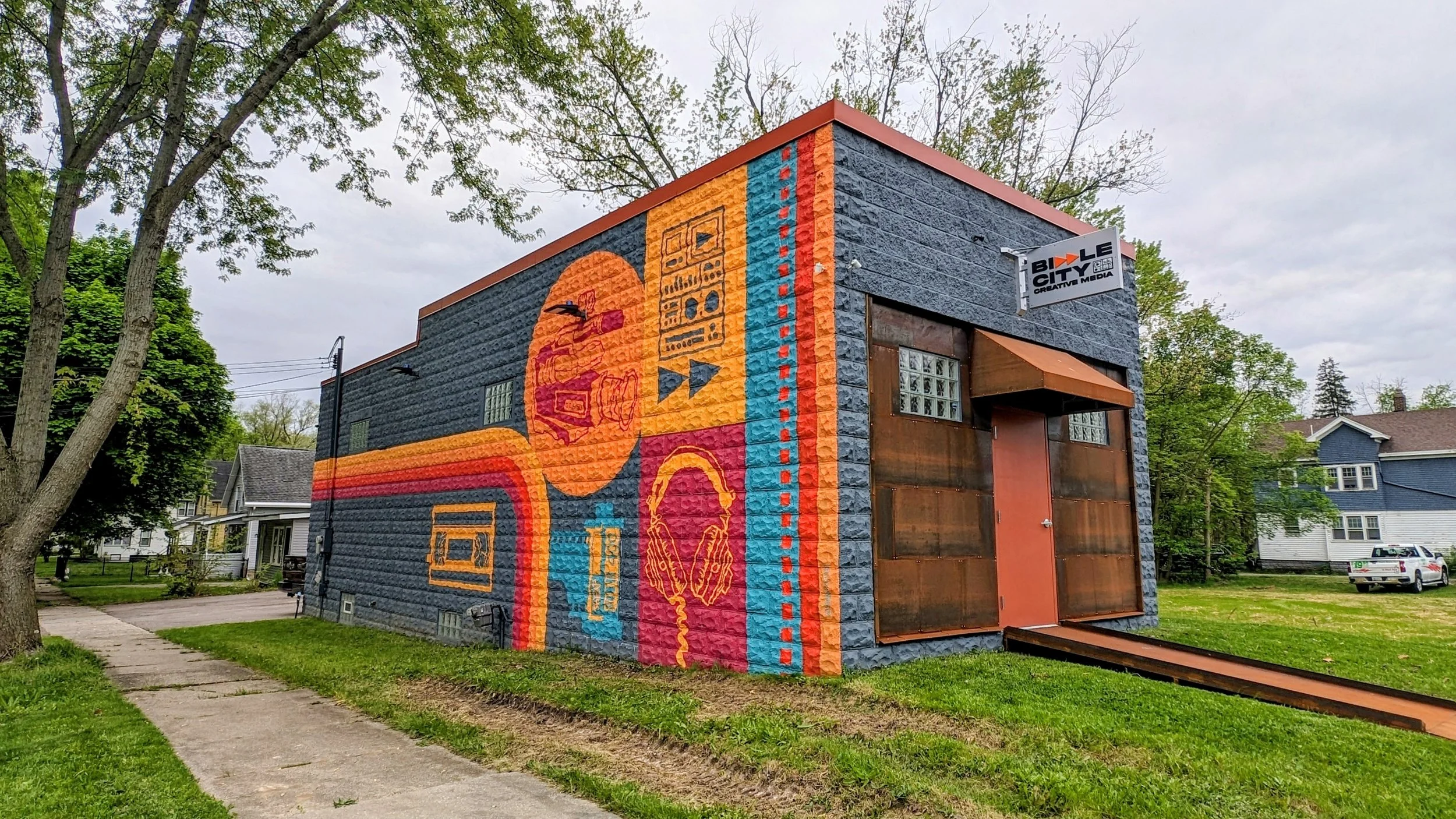 Biddle City Creative Media world wide headquarters based in Lansing, Michigan for all your media produciton needs. Video, Photo, post production editing, and much more.