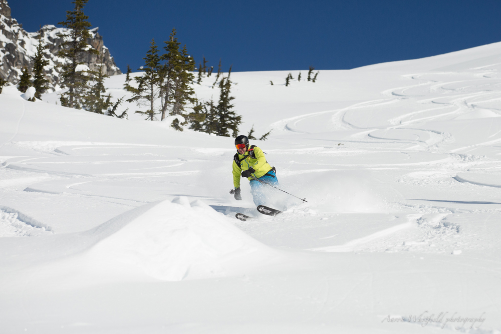 pure-brandz-powderhounds-skiing-northern-escape-heli-skiing-7.jpg