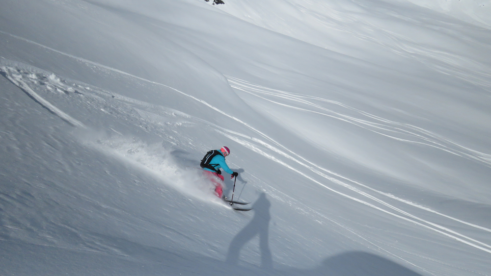 pure-brandz-powderhounds-skiing-northern-escape-heli-skiing-24.jpg