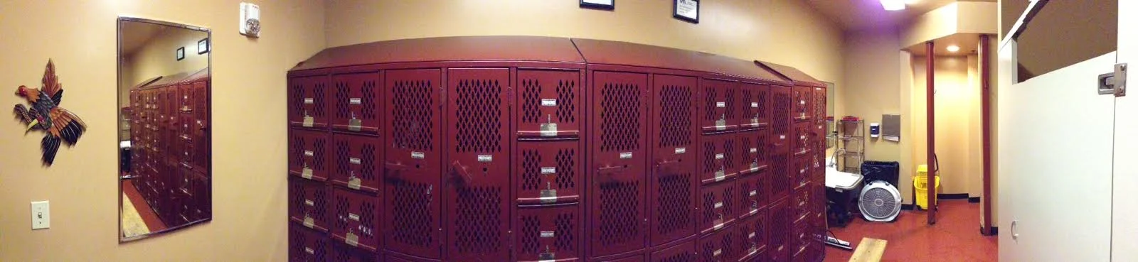 LockerRoom_Mens02.jpg