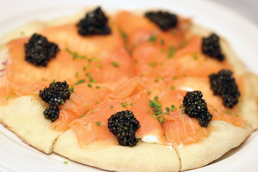 Oscar Menu Pizza with Salmon and Caviar