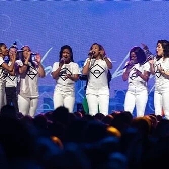 Add this to the list of one of the greatest experiences of my life. Opening for Oprah&rsquo;s 2020 Vision Tour at the @pepsicenter with @dybrkr. I&rsquo;m still on cloud nine. So grateful.
.
.
.
#grateful #oprahs2020visiontour #pepsicenter #singer #s