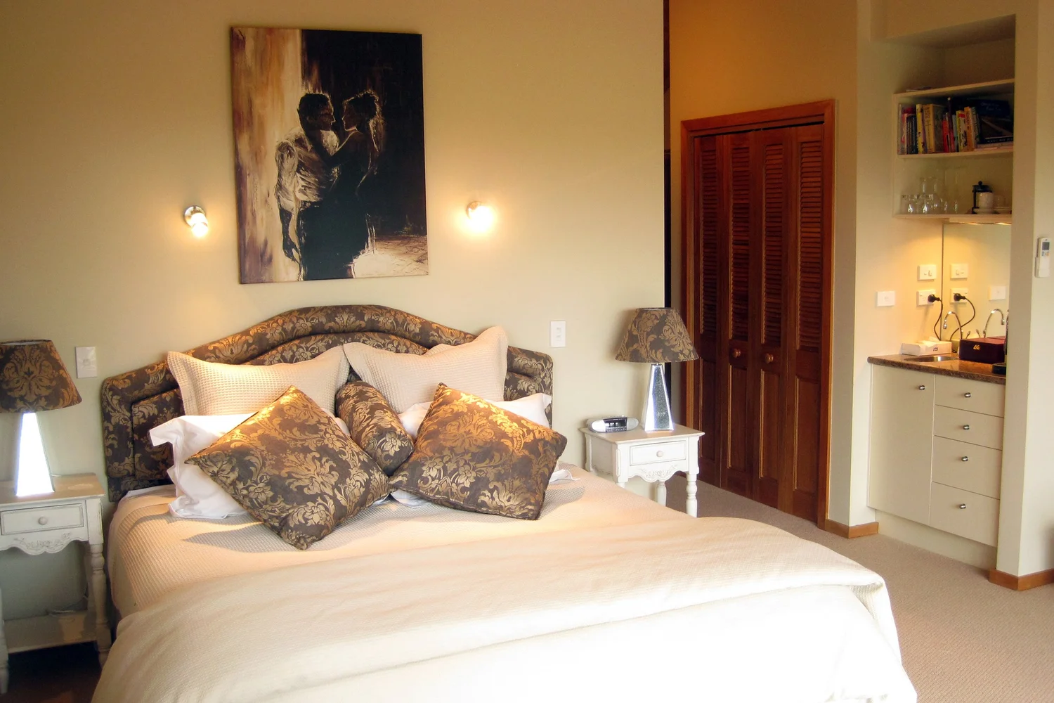 Balcony Super King Suite bedroom at O'Grady Lodge