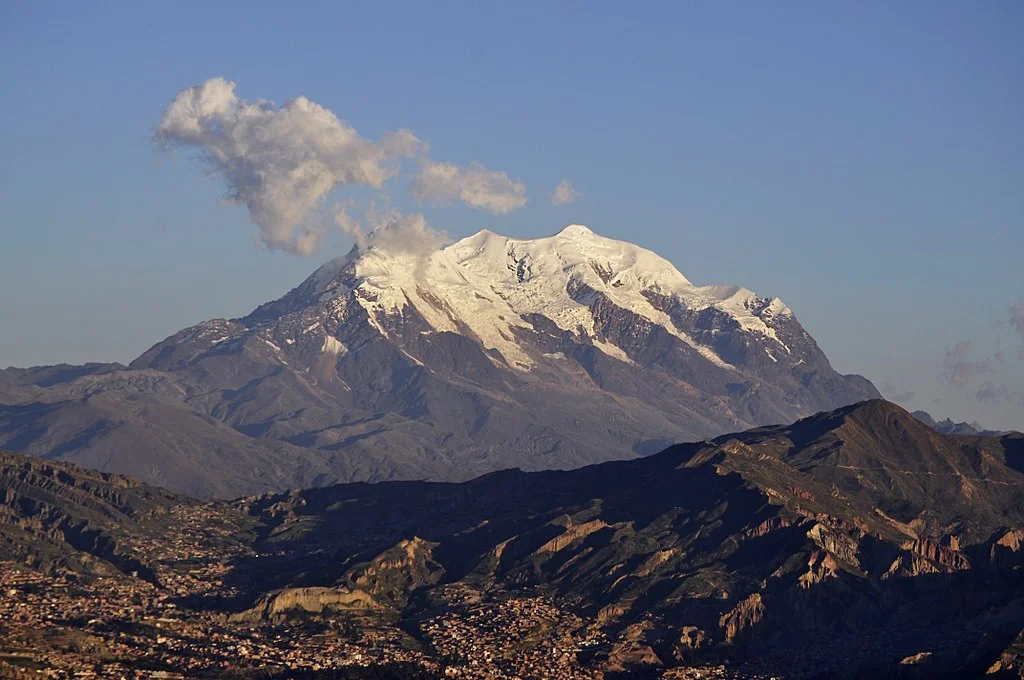 1024px-Illimani_La_Paz.jpg