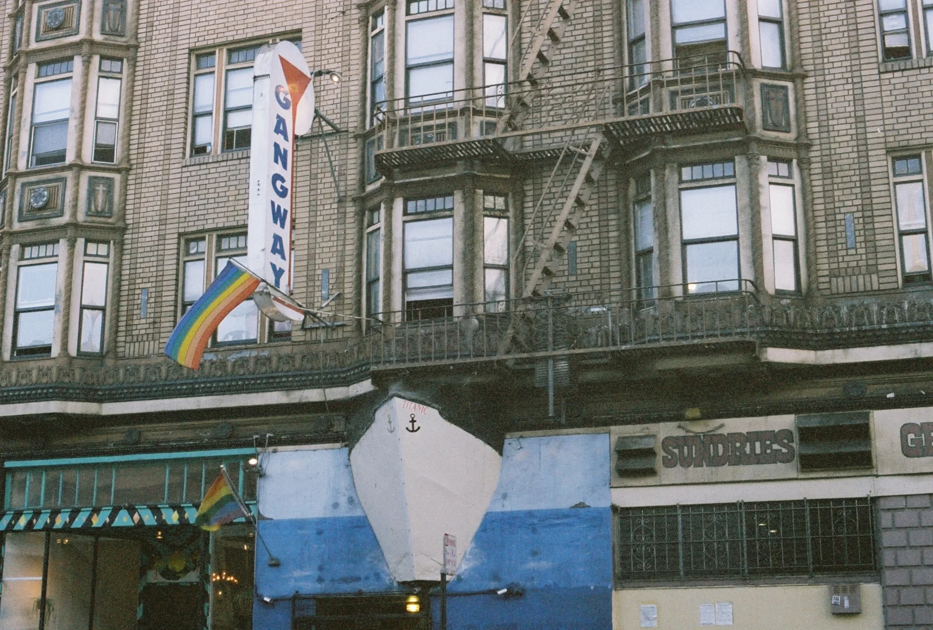 A169016_011.jpg