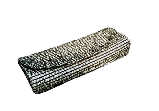 BLACK & WHITE CLUTCH