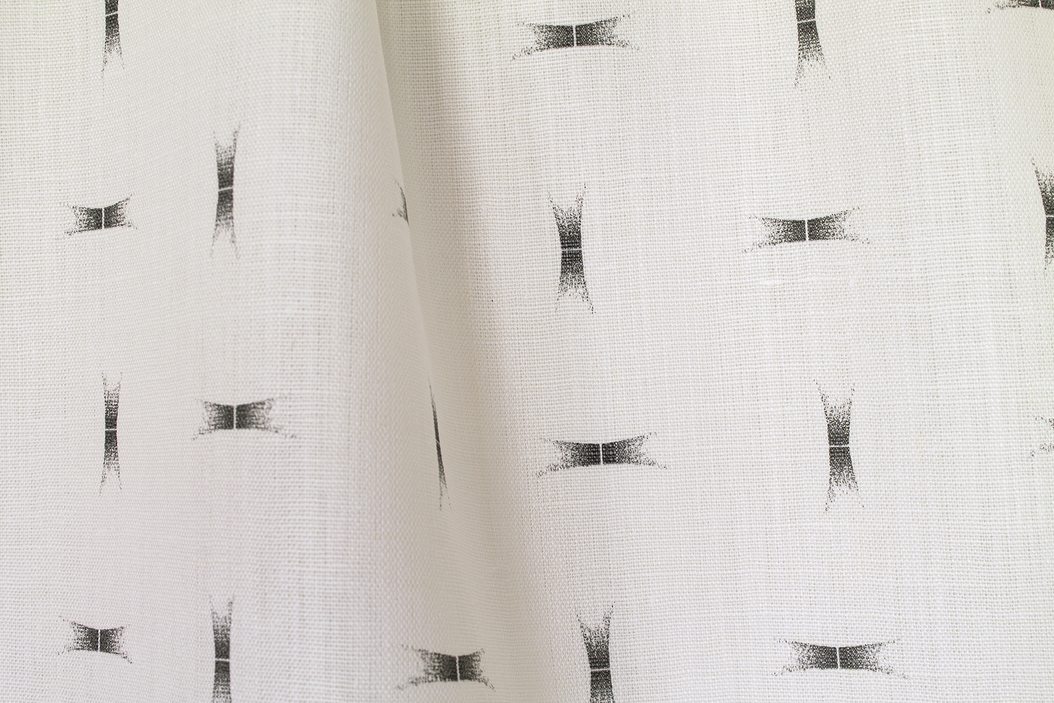SWALLOWTAIL LINEN