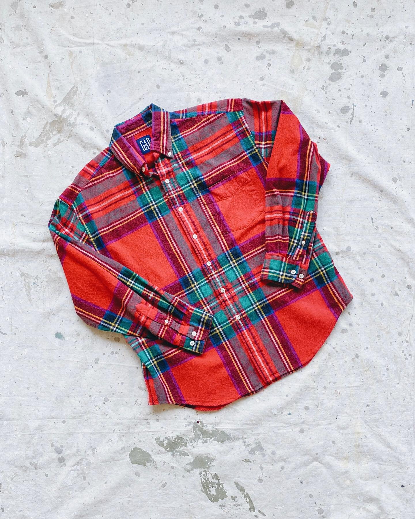 NOW AVAILABLE ✨✨ Vintage Gap Soft Red Plaid Flannel. Fits a modern size masc large, femme L/XL. Available for $46. DM to purchase or visit us during our open hours: wed-mon 11-6 #mothvintage_
