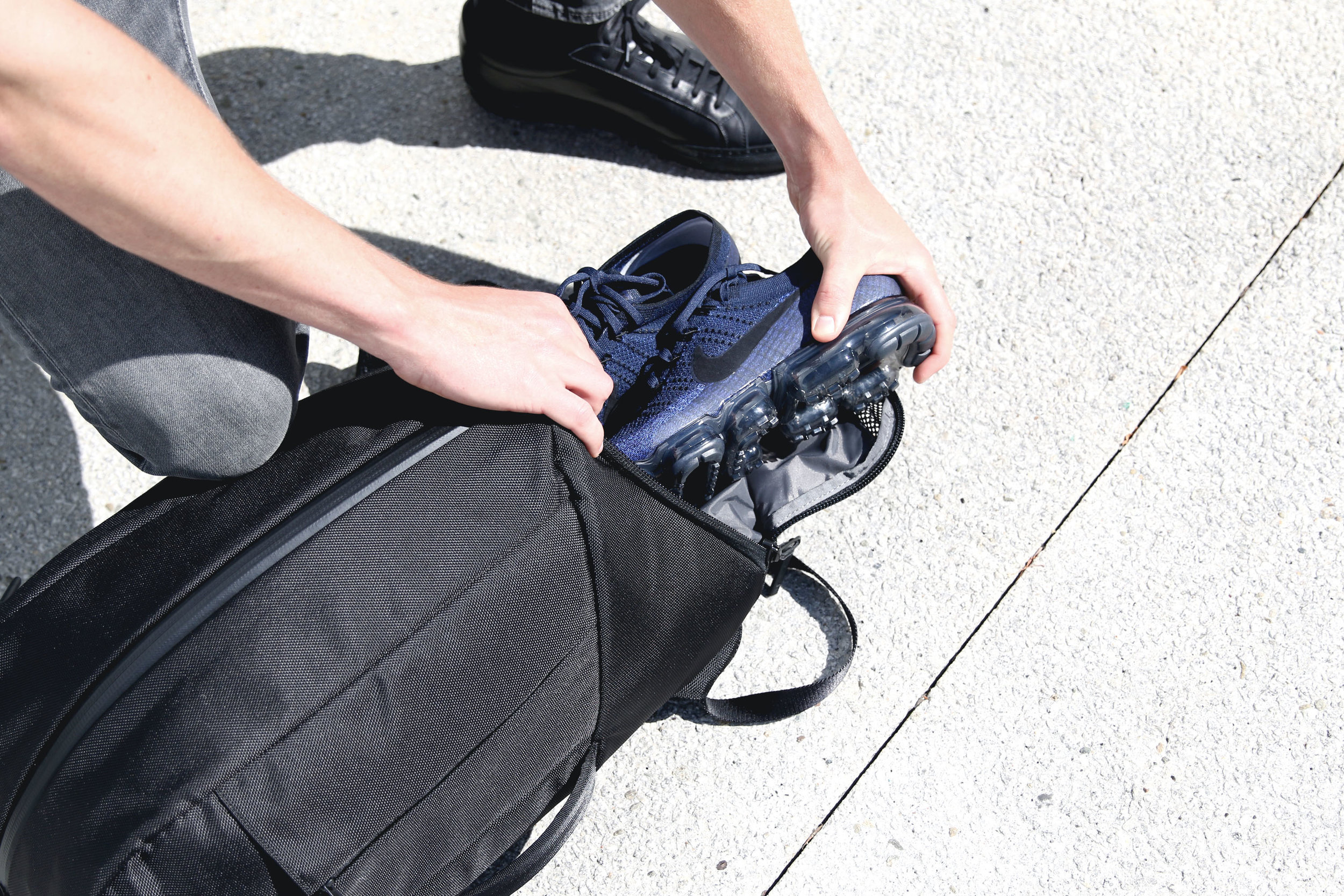 Duffel Pack 2 - Black — Aer | Modern gym bags, travel backpacks