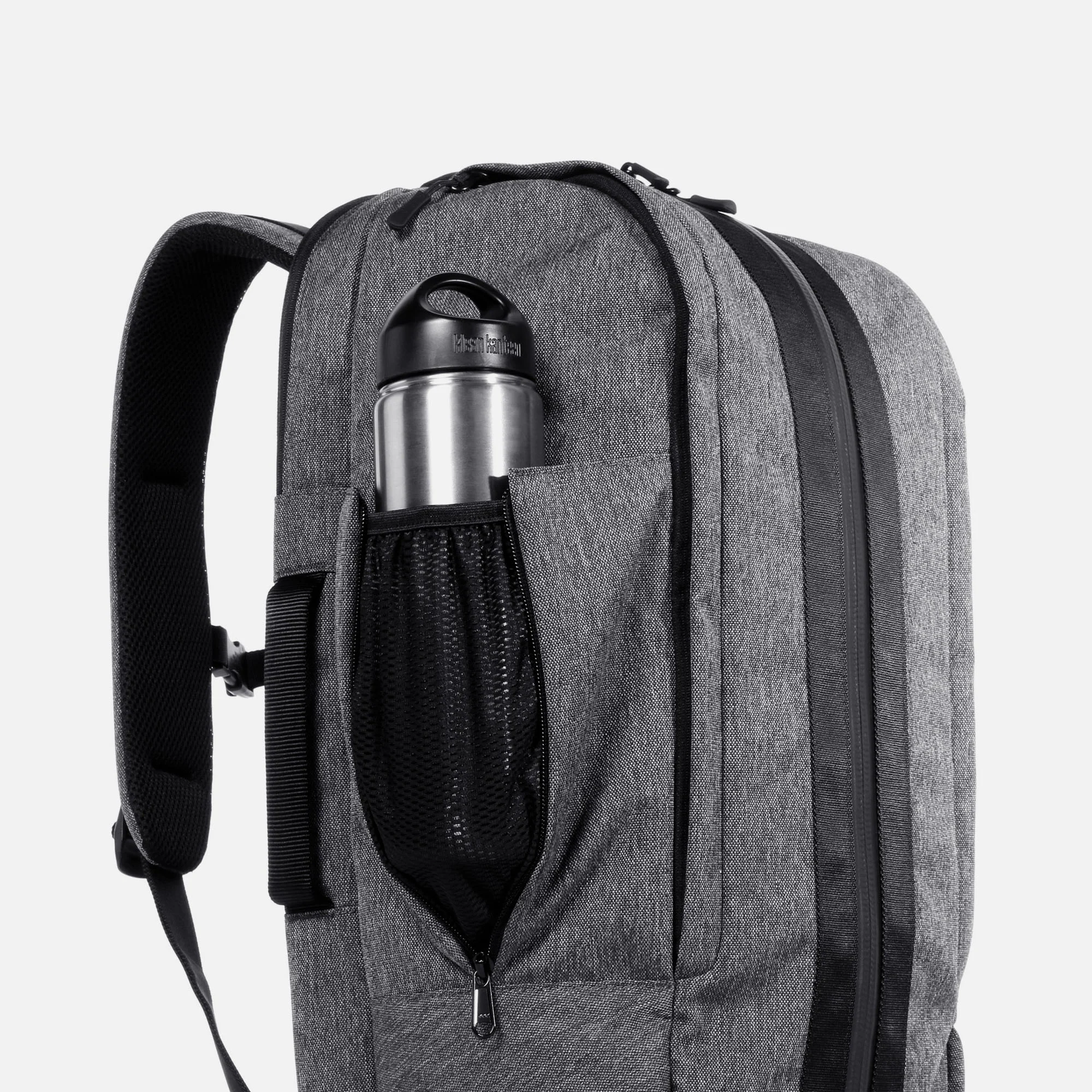 aer00014_duffelpack_bottle.jpg