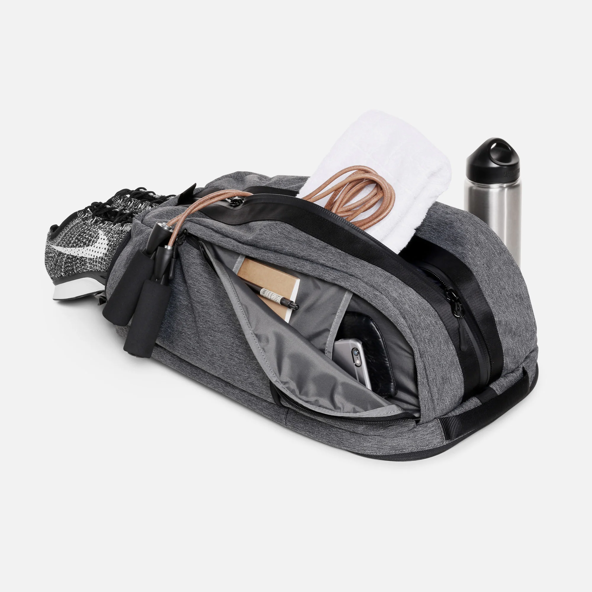 aer00014_duffelpack_open.jpg