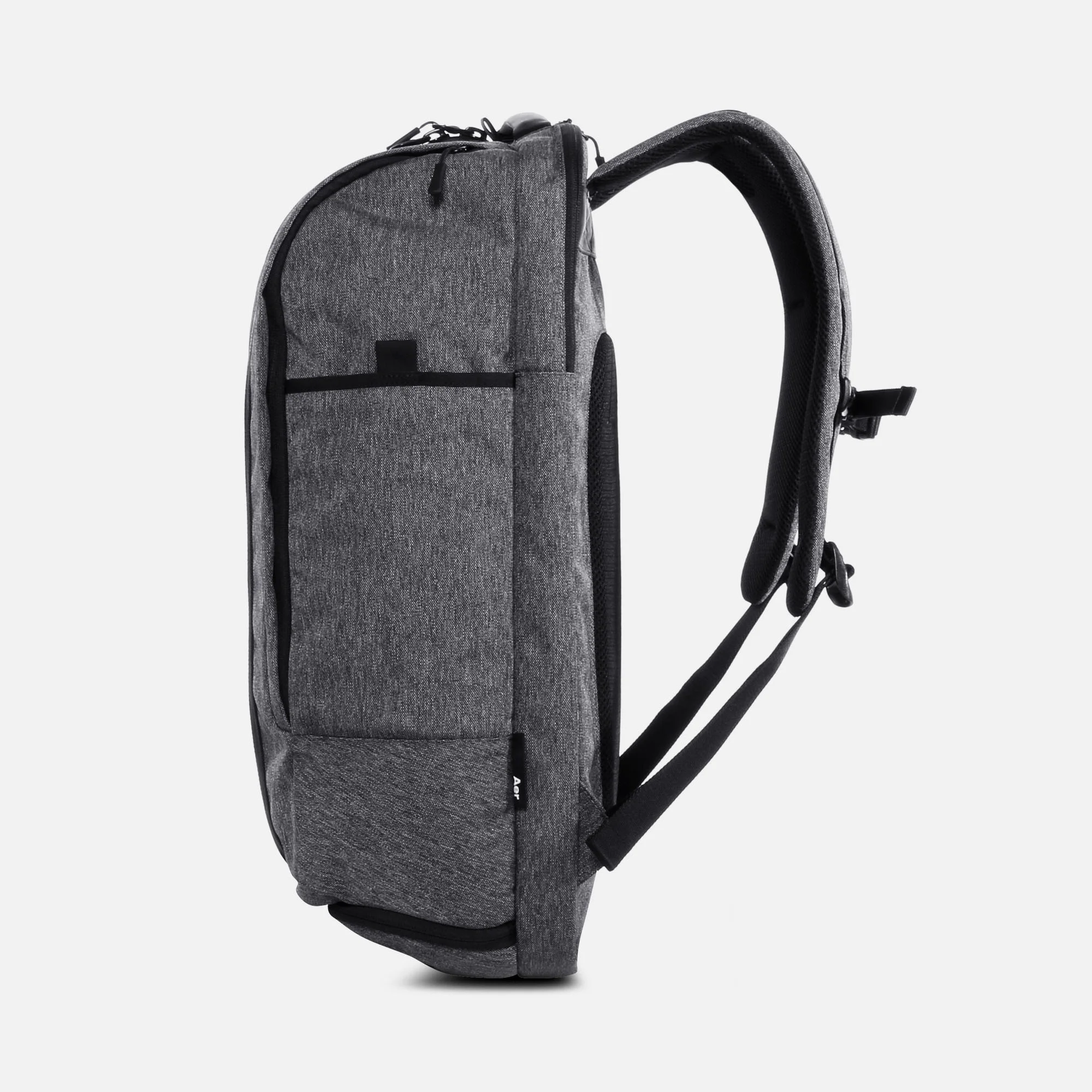 aer00014_duffelpack_right.jpg