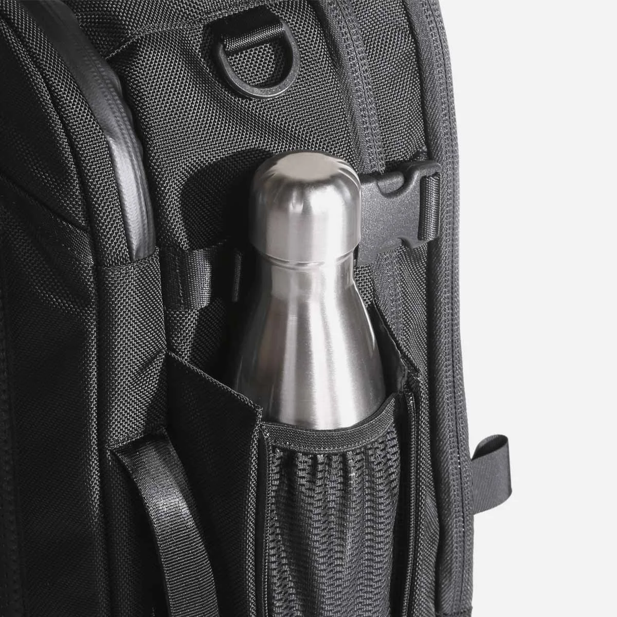 Expandable bottle pocket.