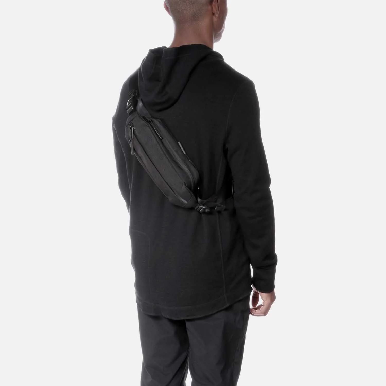 10005_oshmans_black_model1.jpg