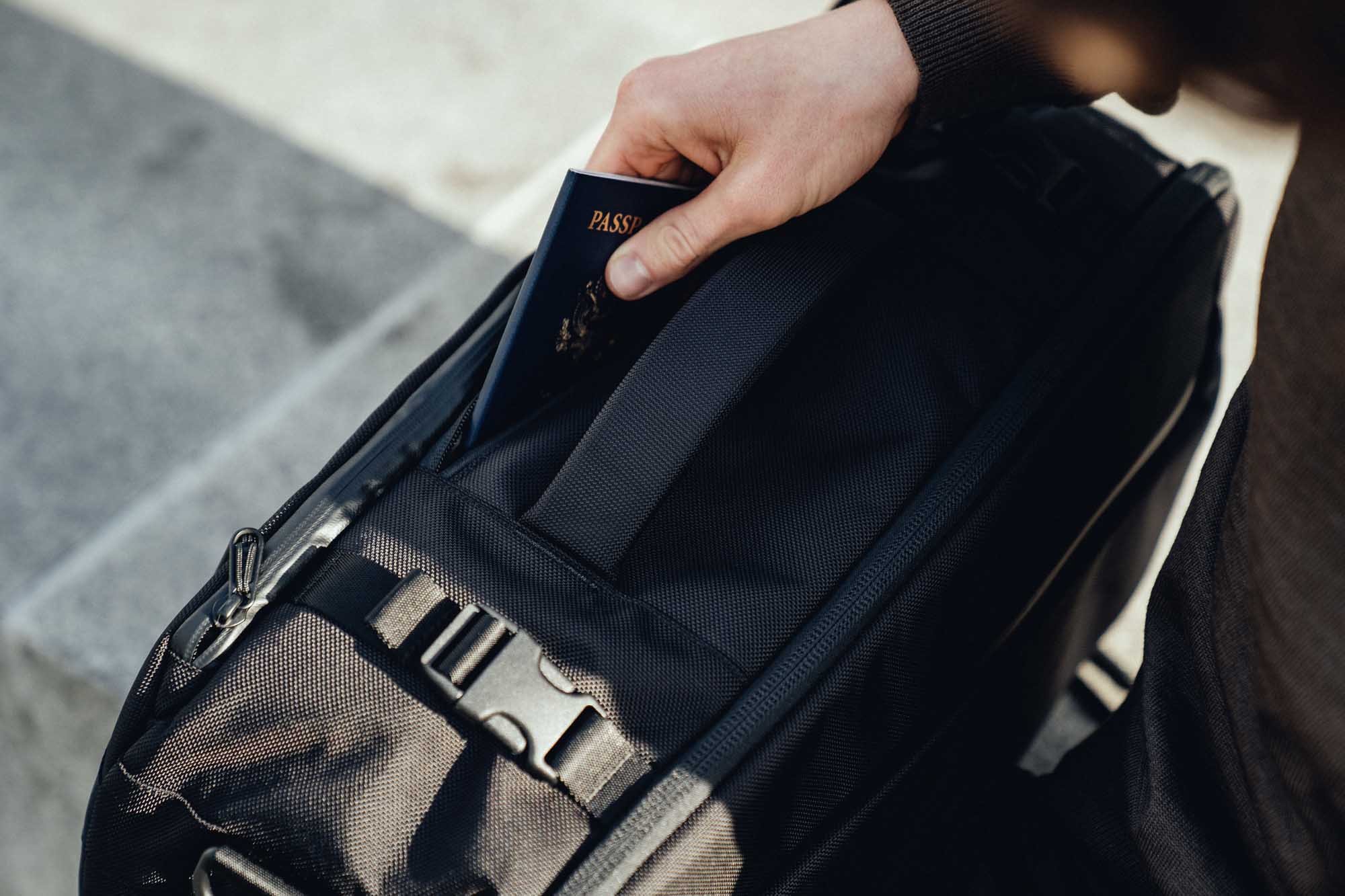 21014_travelduffel_lifestyle6.jpg