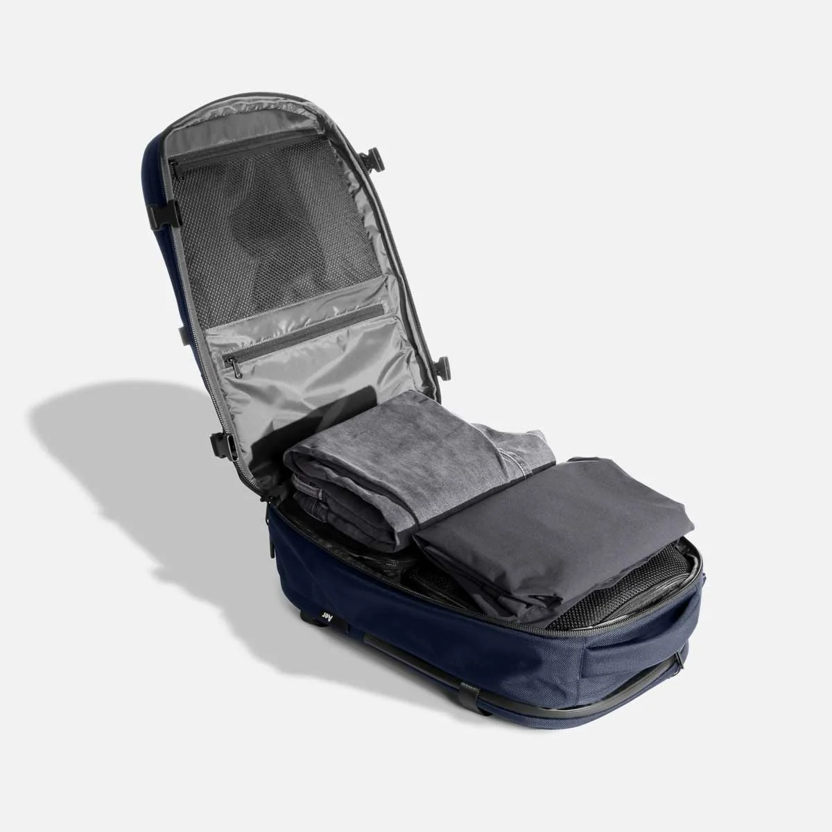 23007_travelpack2_navy_maincompartment.jpg
