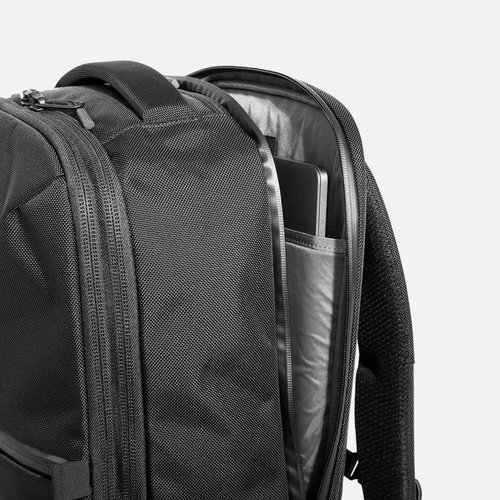 Quick-access, suspended laptop pocket with YKK® AquaGuard® zippers.