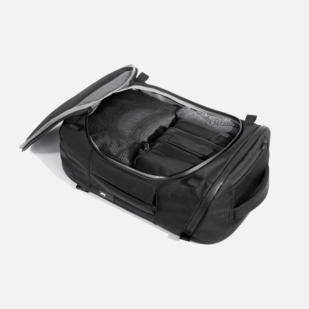 Duffel-stye main compartment for spacious storage.