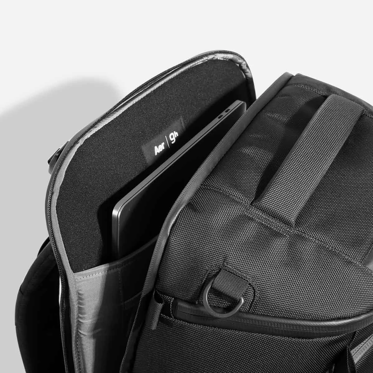 Suspended laptop pocket with soft lining.