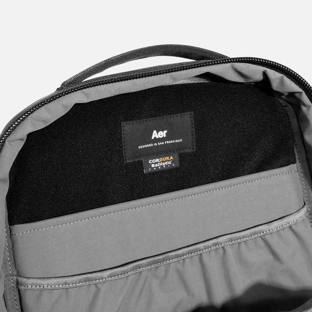 Padded and suspended laptop pocket with soft lining (fits up to 15" MacBook Pro).