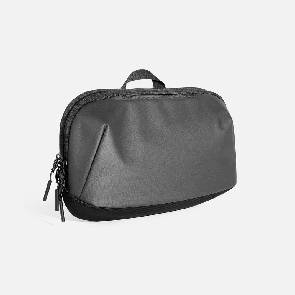 Tech Sling 2 - Black — Aer | Modern gym bags, travel backpacks and 