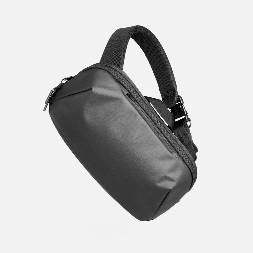 Onschuld ZuidAmerika Reparatie mogelijk Tech Sling 2 - Black — Aer | Modern gym bags, travel backpacks and laptop  backpacks designed for city travel