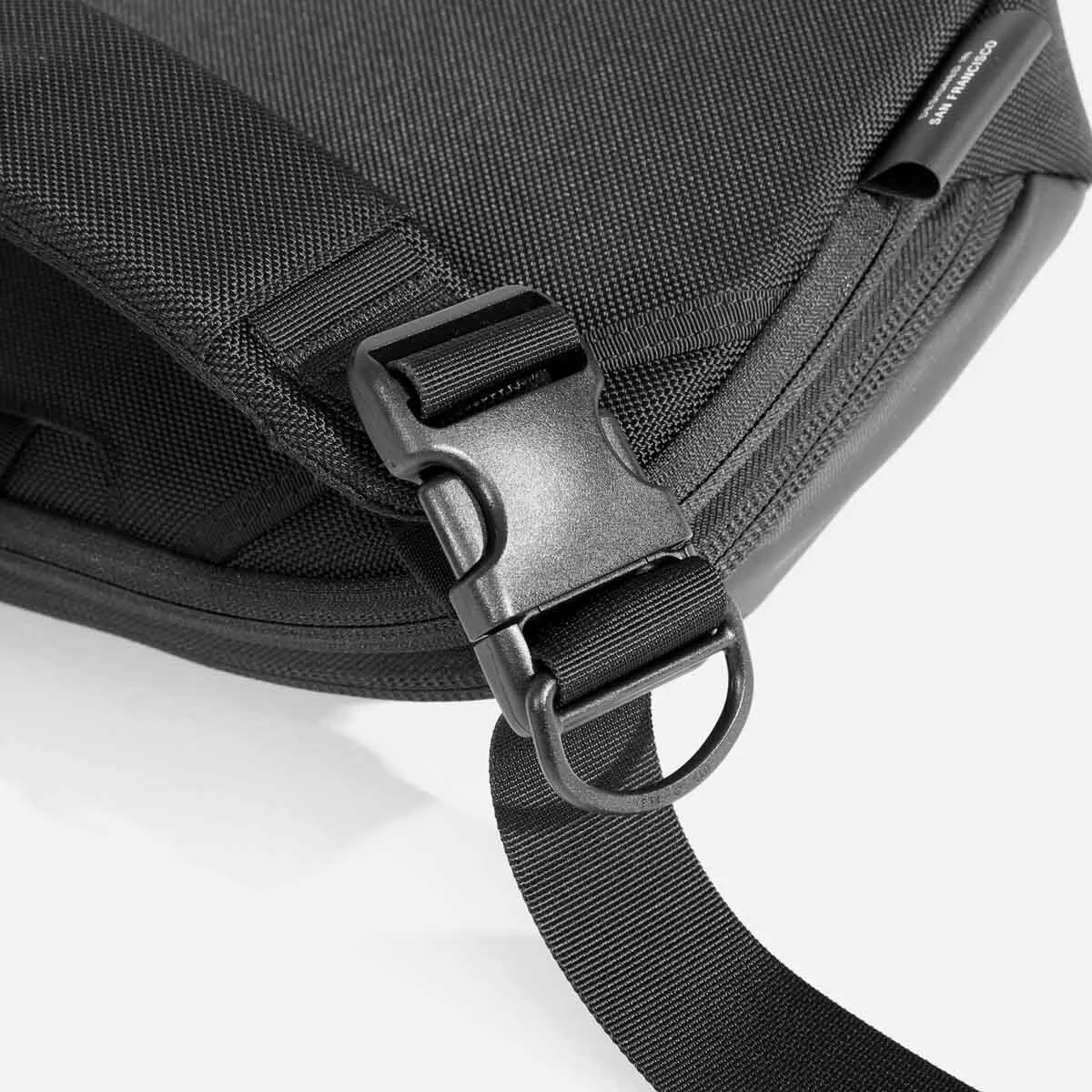 Quick-adjust shoulder strap for the perfect fit.