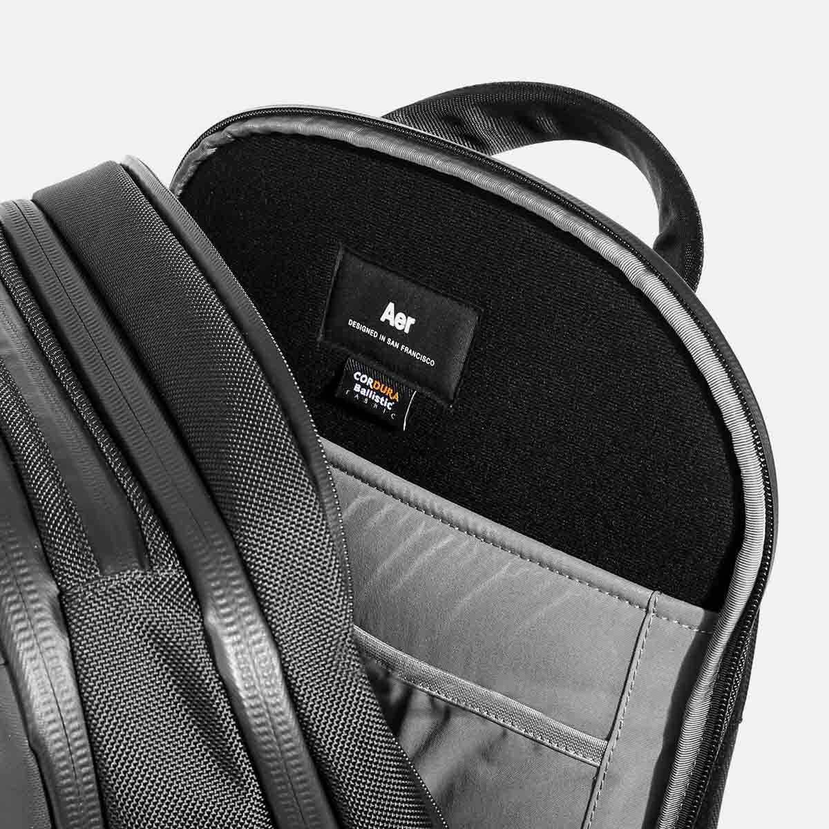 Padded and suspended laptop pocket with soft lining (fits up to 16" MacBook Pro).