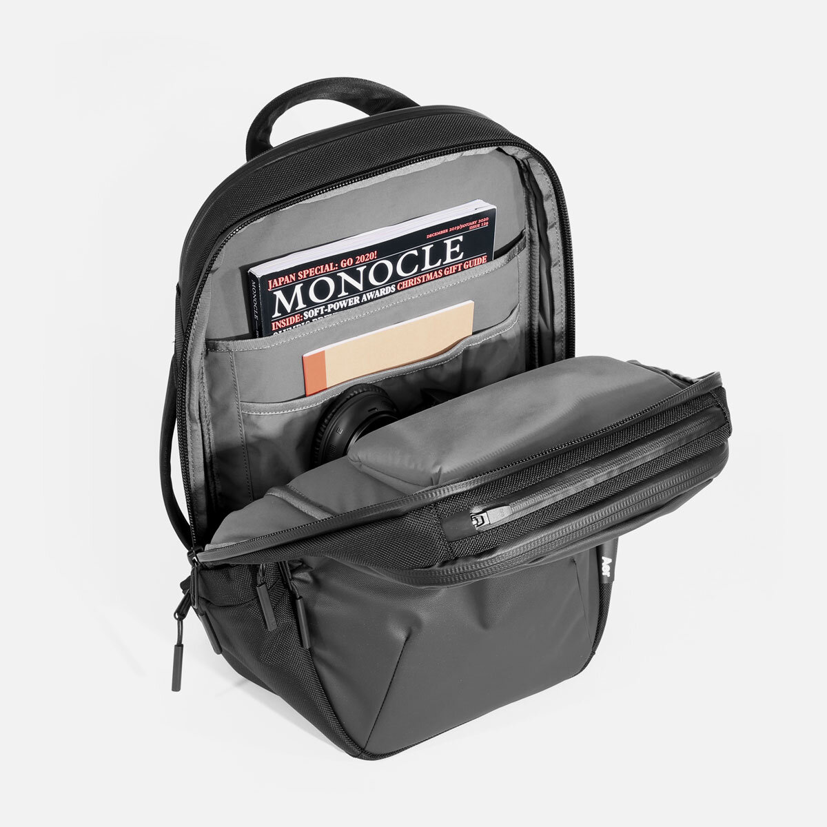 Main compartment for notebooks and accessories.