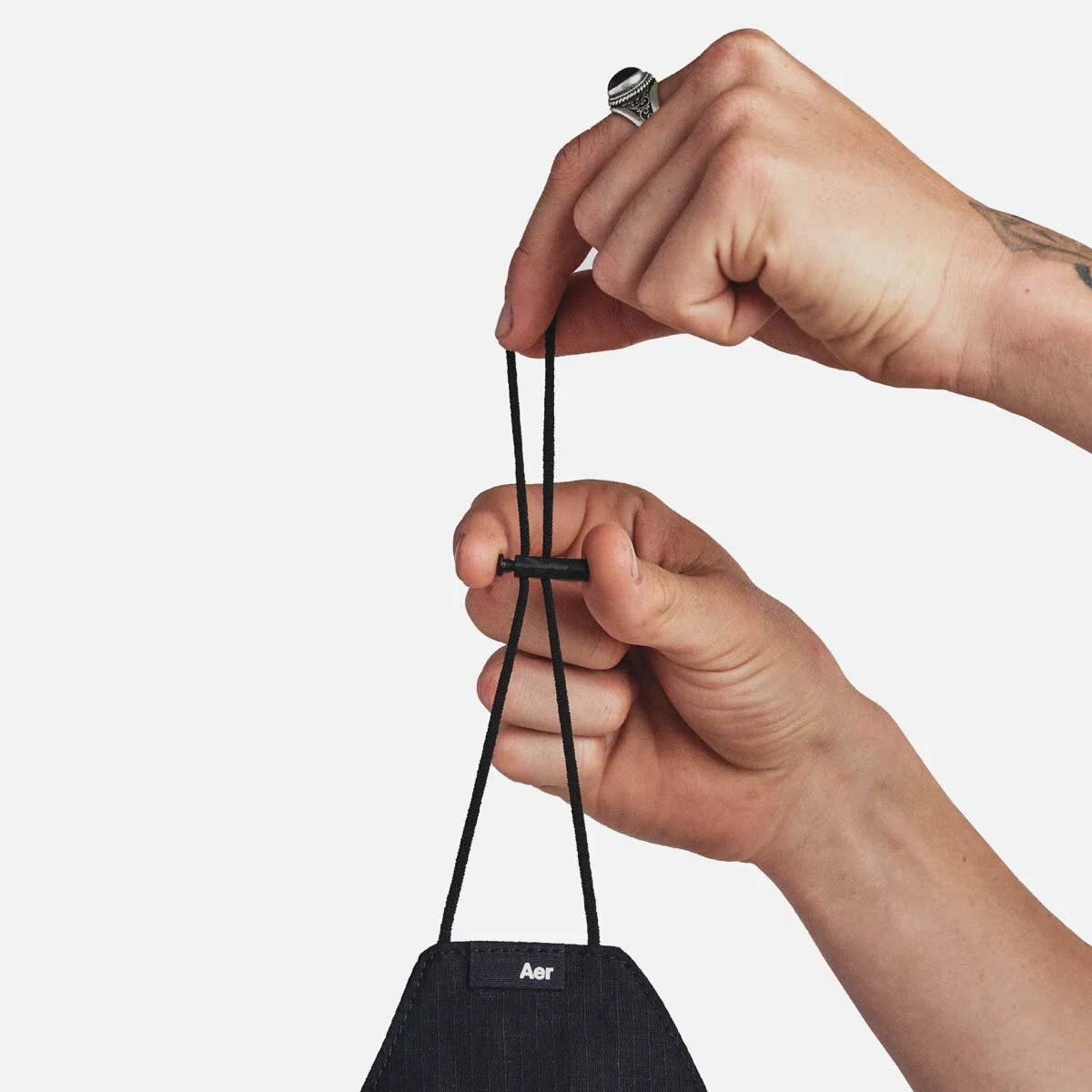 Adjustable YKK® cord locks for a customizable fit.