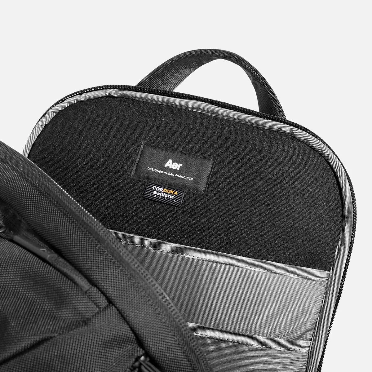 Suspended laptop pocket with soft lining (fits up to 16" laptop).