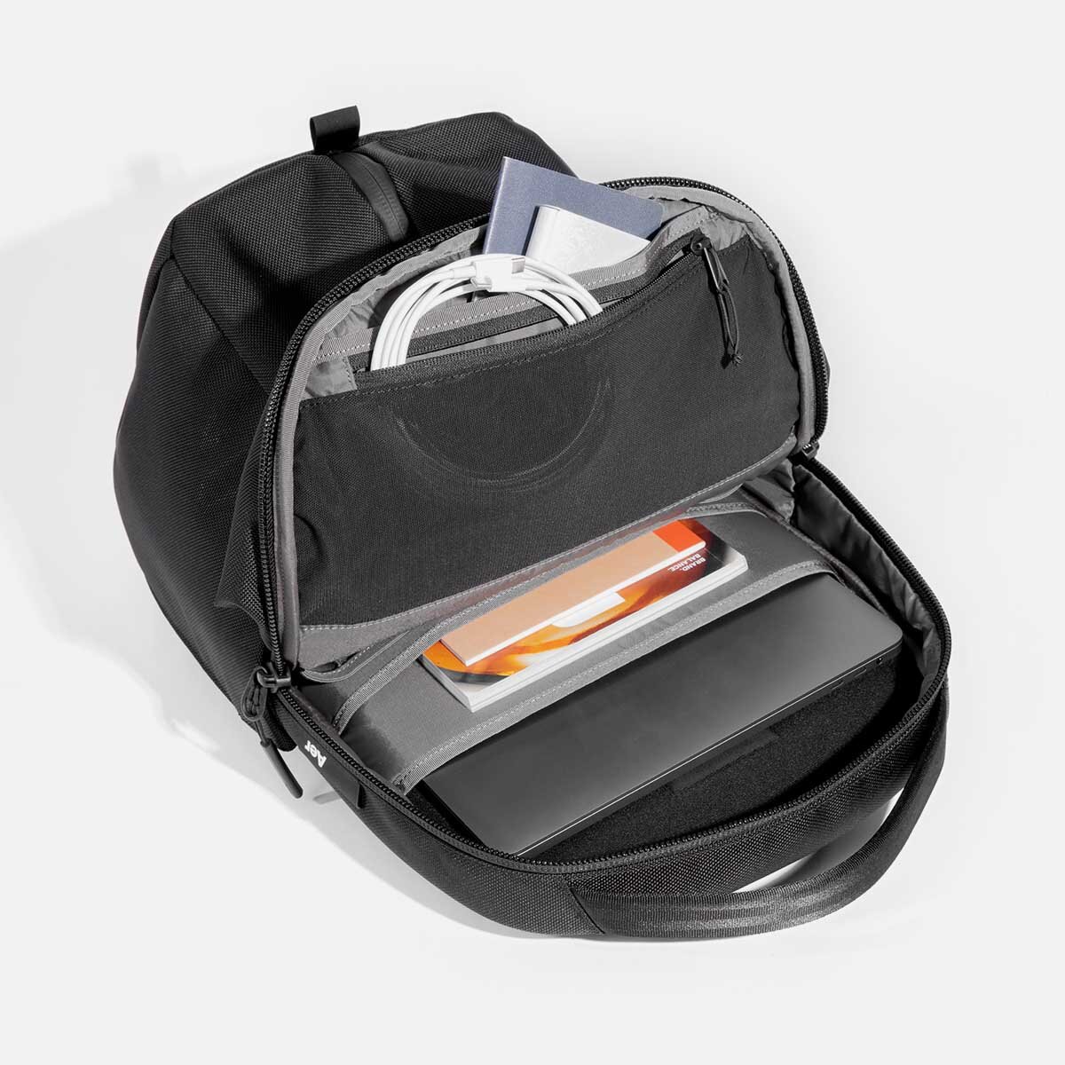 Separate compartment for your work essentials.