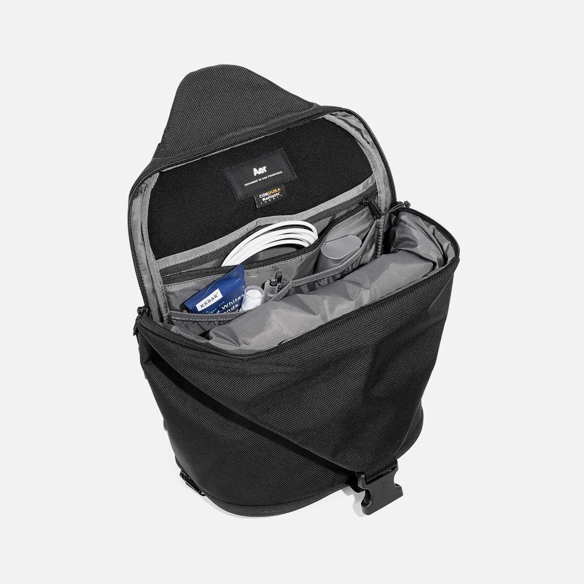 Suspended laptop pocket with soft lining (fits up to 16" laptop).