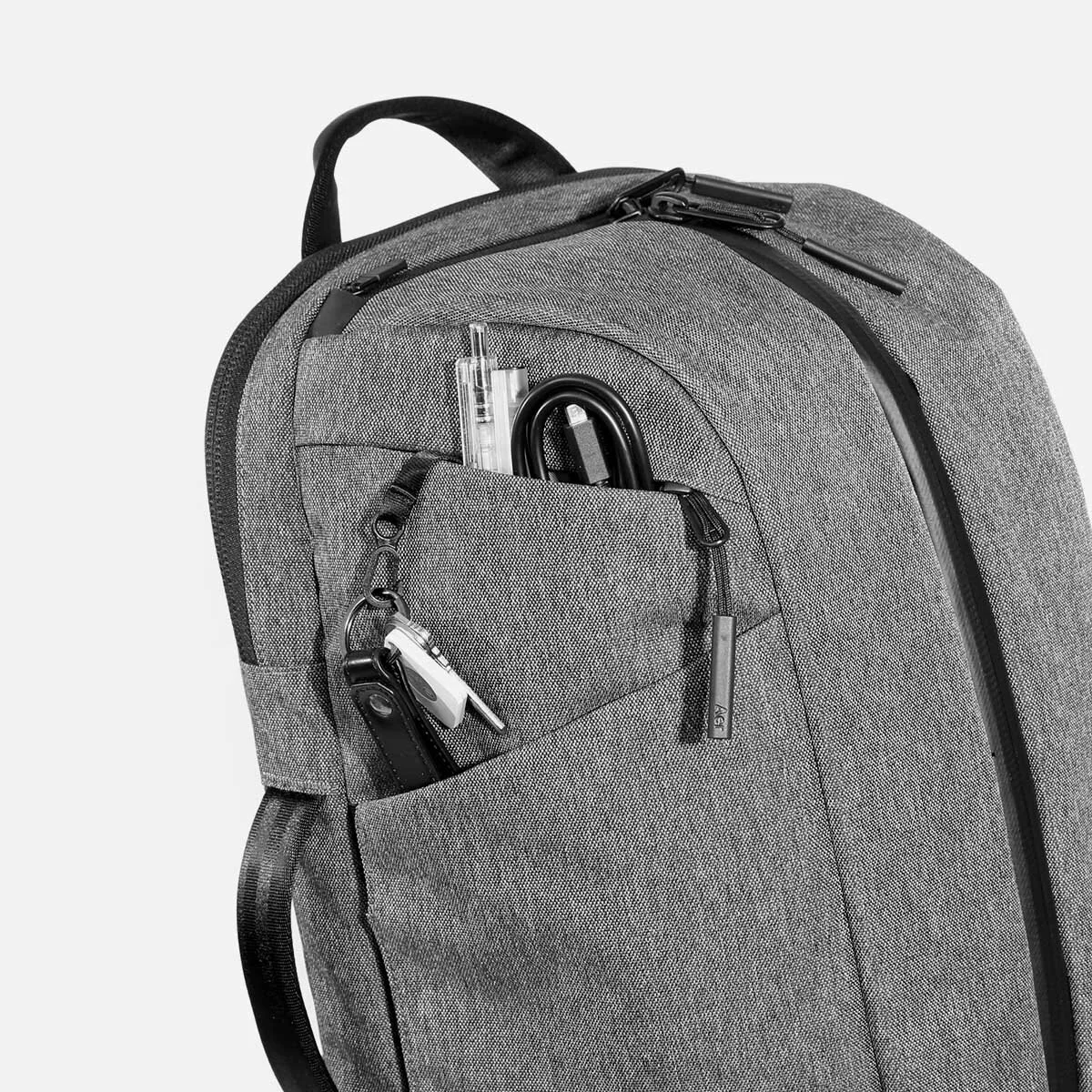 Side pockets for your everyday essentials.