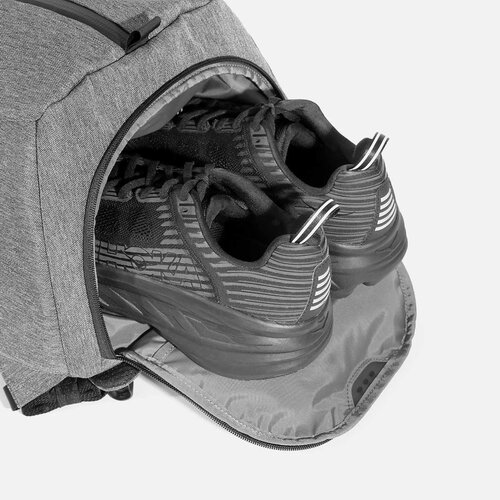 Ventilated shoe pocket with stowaway design.