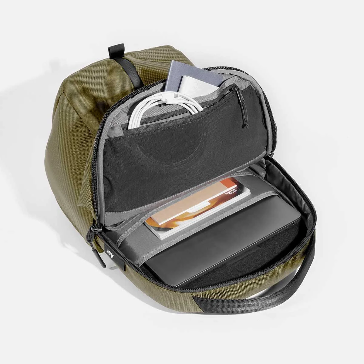 Separate compartment for your work essentials.