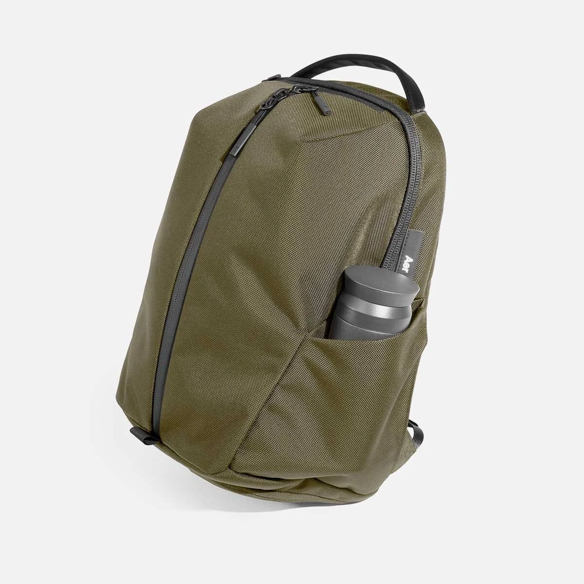 Exterior water bottle pockets.