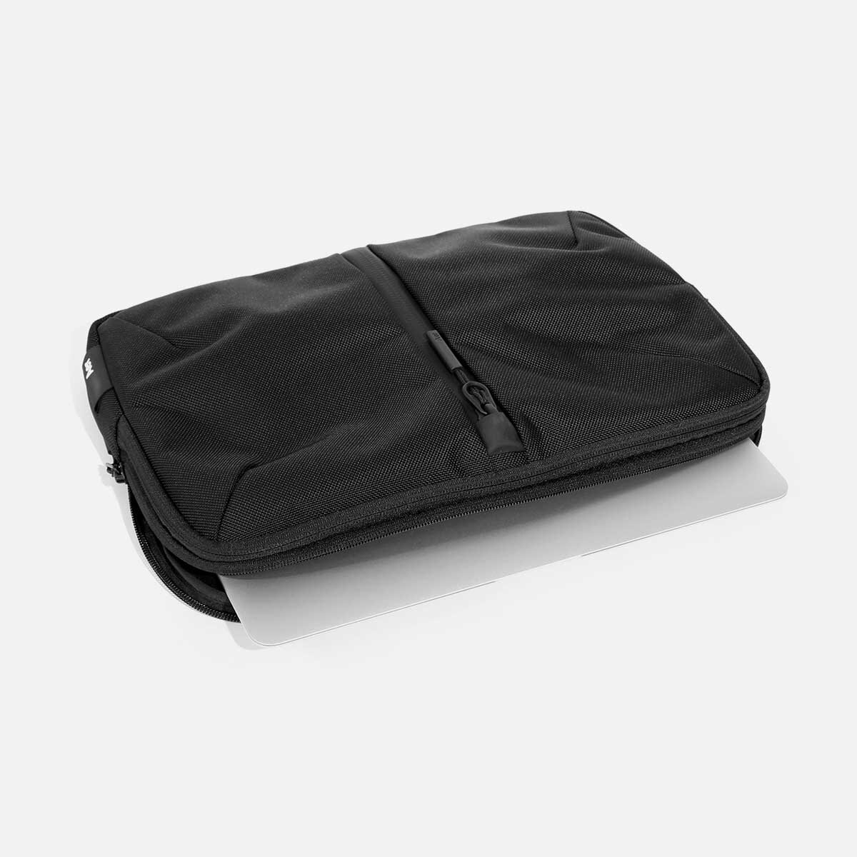 Padded, quick-access laptop pocket with soft lining (fits up to MacBook Pro 16" laptop).