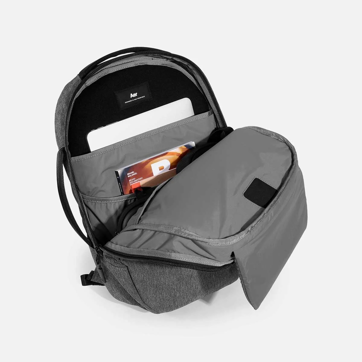 Padded and suspended laptop pocket with soft lining (fits up to MacBook Pro 16").