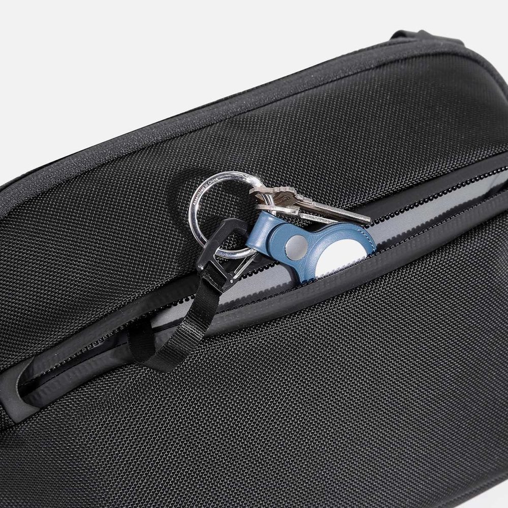 Day Sling 3 Max - Black — Aer | Modern gym bags, travel backpacks and  laptop backpacks designed for city travel