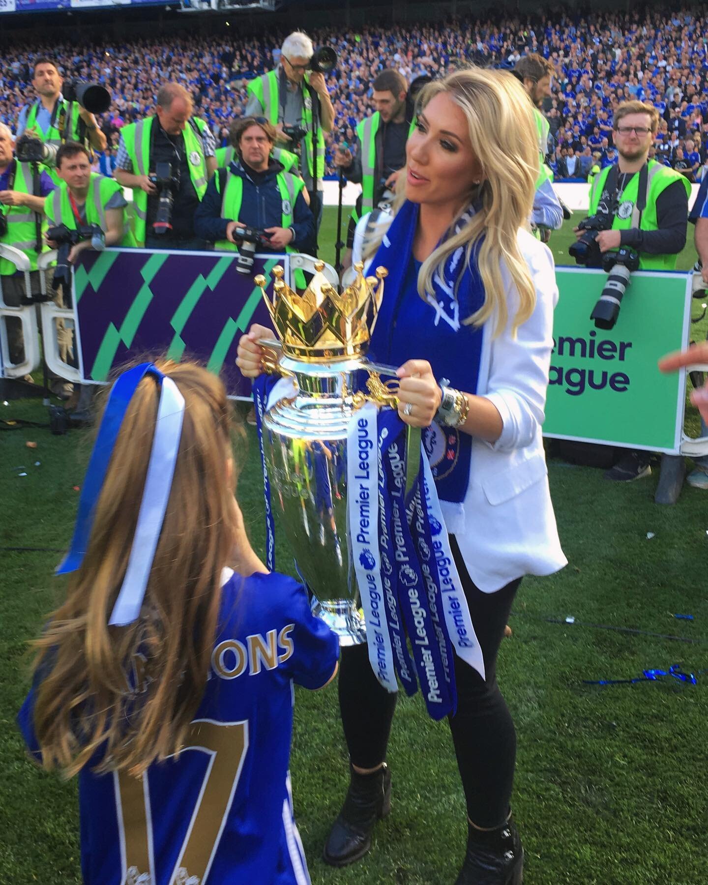 How was this six years ago&hellip;.?! Clich&eacute; - but feels like yesterday. Having a spring clean of my photos and it is so nice to stumble across such fun memories 🏆🔵⚪️ 

#premierleague #chelsea #champions #2017