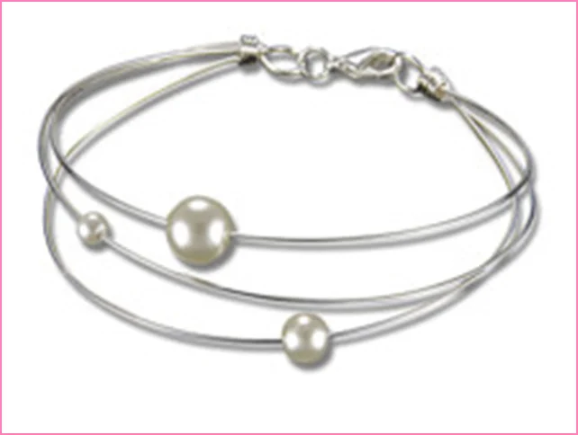 Sue Rosengard - Made in the USA. Contemporary sculptural jewelry is hand fabricated primarily in silver or gold. Each piece is individually made and no two are alike.
