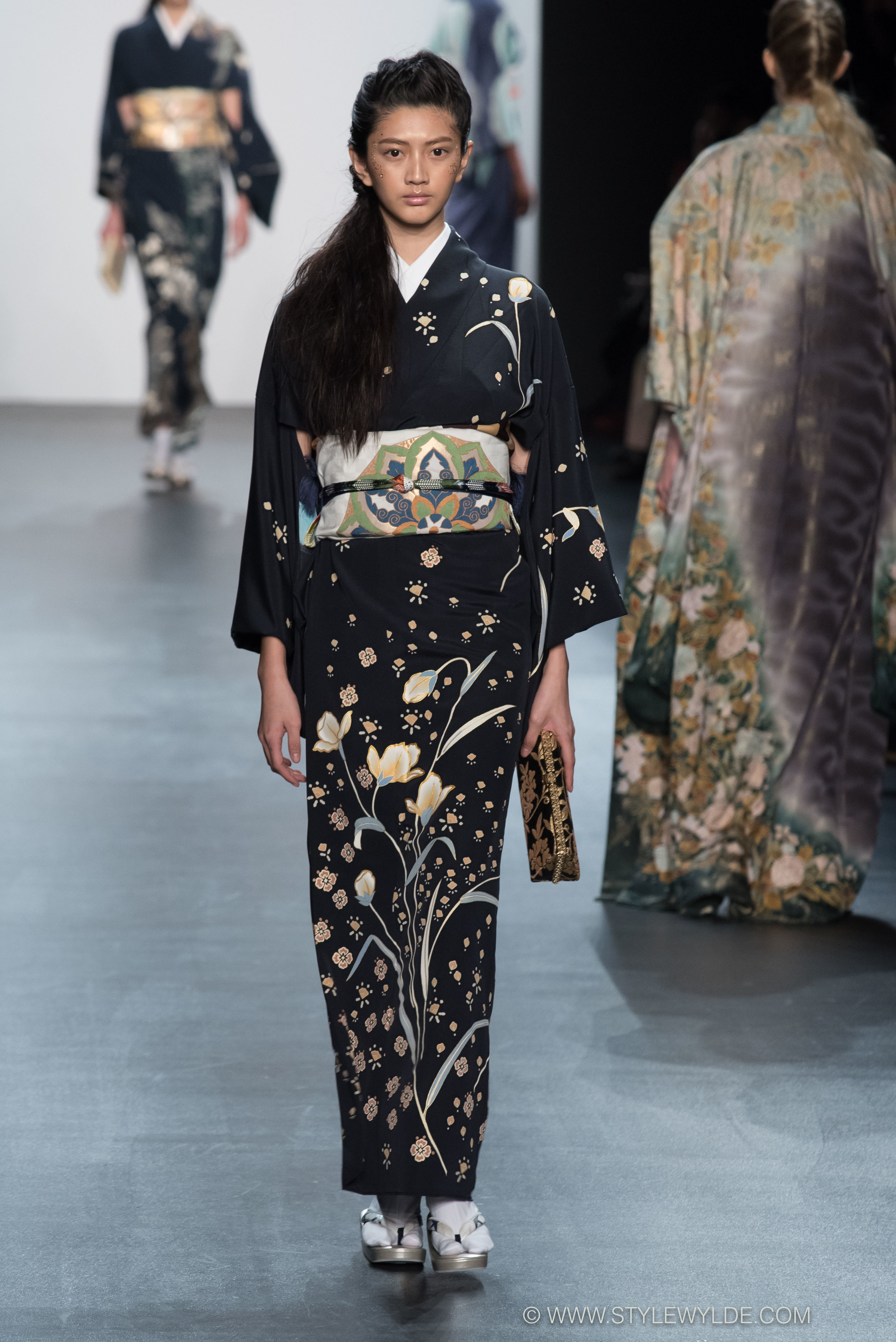 Hiromi Asai - Artisanal Kimono Fabric in Modern Fashion