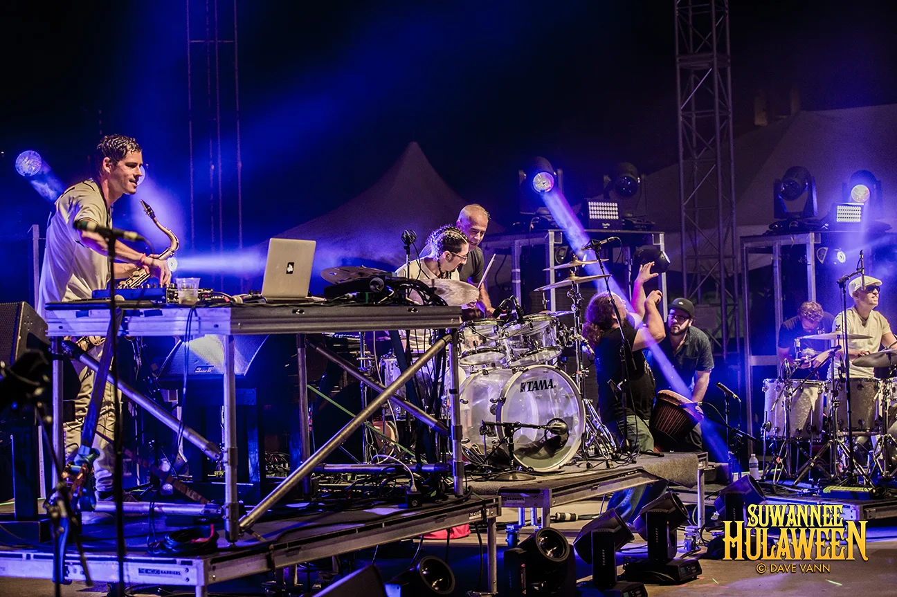 10-30-16_DPV_6183_Hulaween_Big_G_with_Motet_SCI_by_Dave_Vann.jpg