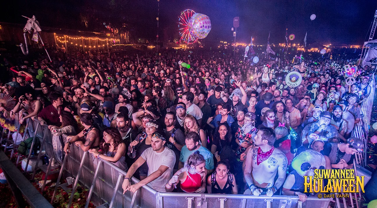 10-30-16_DPV_6355_Hulaween_Big_G_with_Motet_by_Dave_Vann.jpg