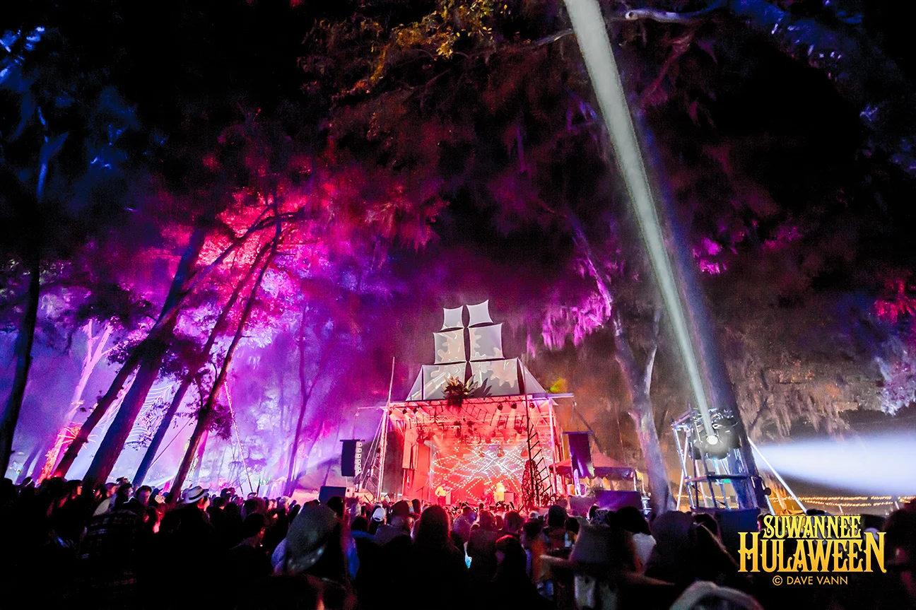 10-28-16_FDPV_0914_Hulaween_Spirit_Lake_by_Dave_Vann.jpg