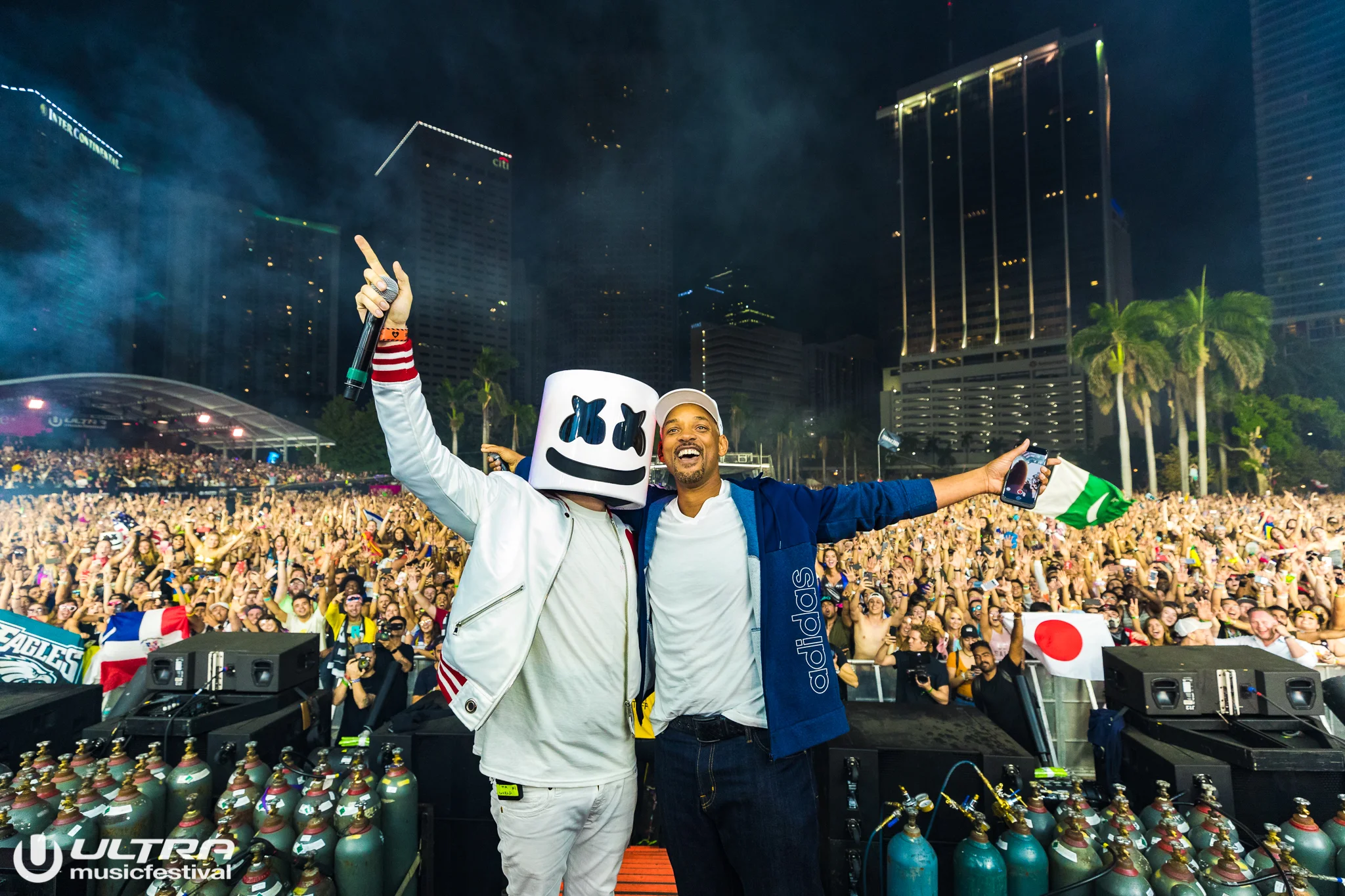 Marshmello & Will Smith, photo by aLIVE Coverage.jpg
