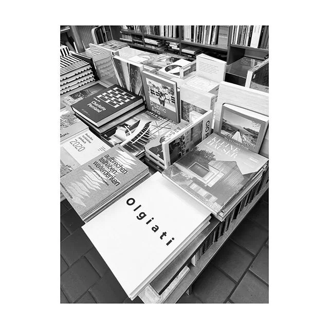 #buerowagner .#daschwarzehaus
.
.
.
.
#ammersee #architektur  #design #beton #cabin #h&auml;useraward #pivotdoor #home #minimalism  #cabin #wabisabi #arch #concrete #blackisthenewblack #architecturephotography # #shousugiban #architecture_hunter #woh